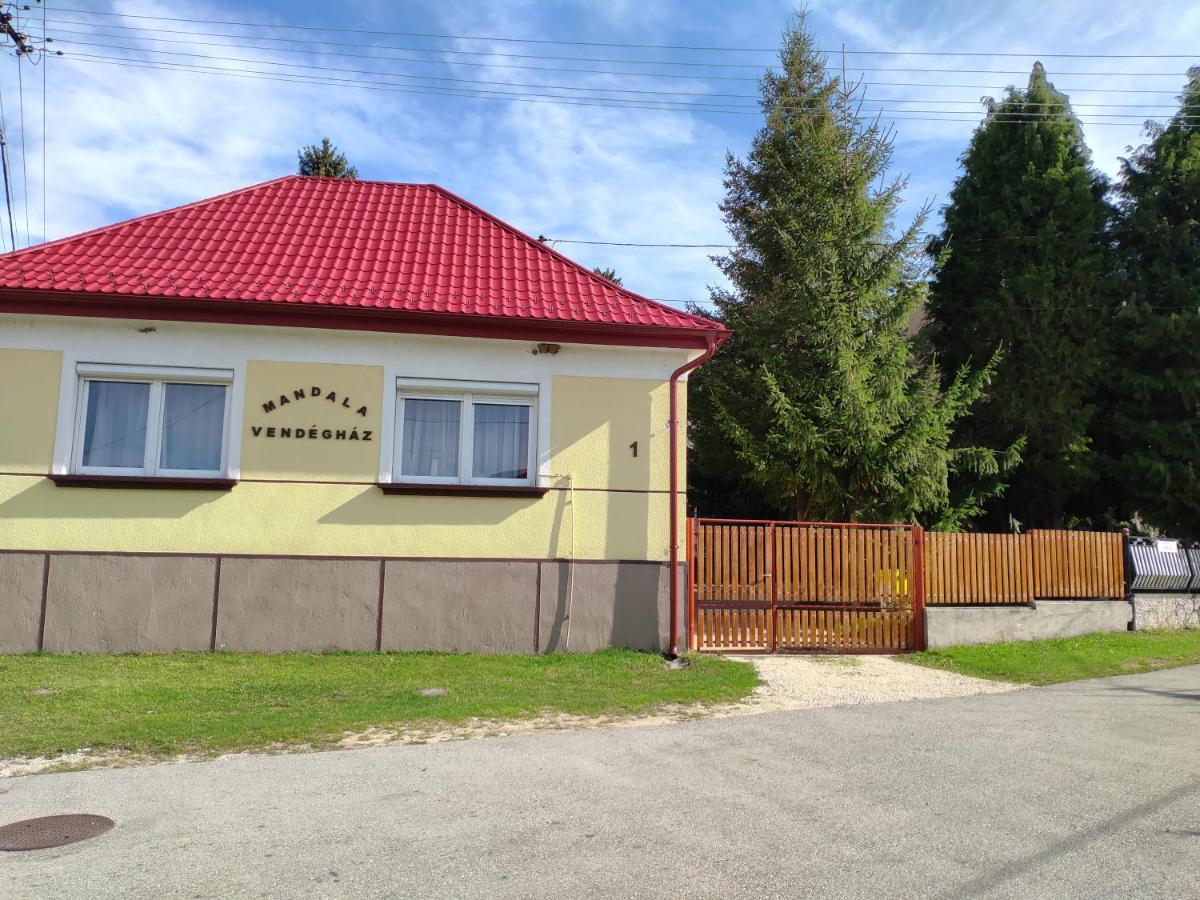 Apartamento Bakonyi Mandala Ház Bakonybél Exterior foto